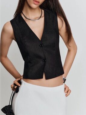 Reformation Anita Linen | Black V-Neck Buttoned Sleeveless Vest